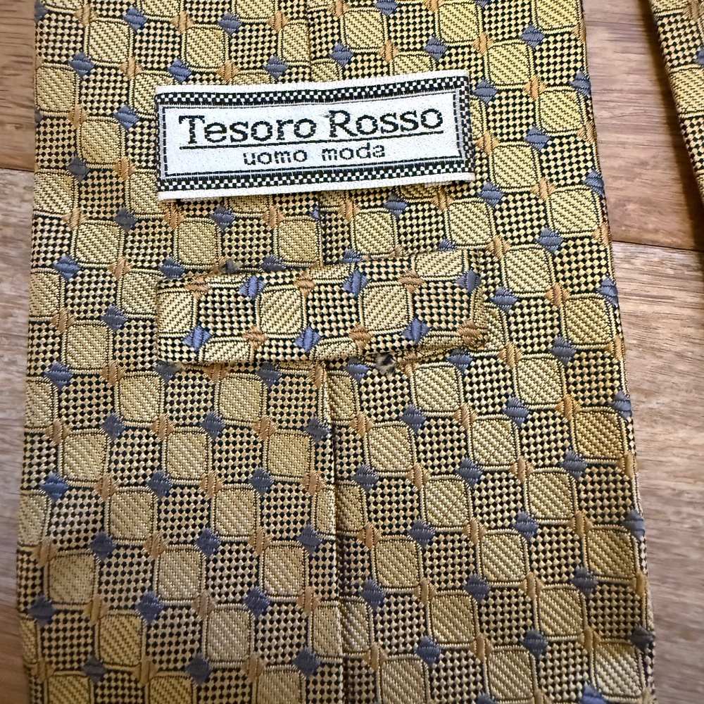 Tesoro Rosso Tie- 100% Silk